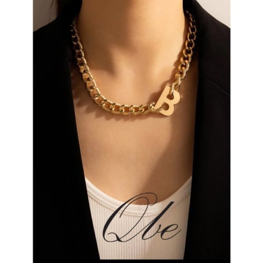 Qbe Letter Decor Chain Necklace